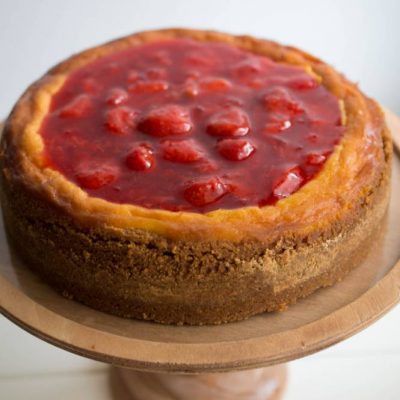 New York Cheesecake Cu Sos De Capsuni Lucky Cake